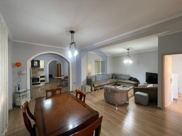 Tirane, shitet apartament 3+1+Ballkon Kati 4, 119 m² 255.000 € (Bllok Rruga Perlat Rexhepi)