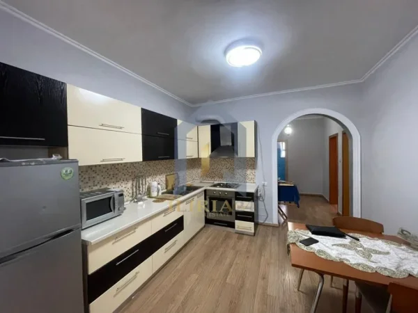 Tirane, shitet apartament 3+1+Ballkon Kati 4, 119 m² 255.000 € (Bllok Rruga Perlat Rexhepi)
