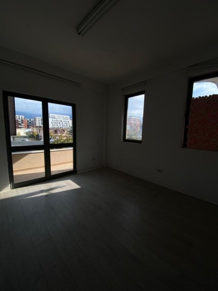 Tirane, jepet me qera ambjent biznesi Kati 1, 210 m² 1.500 € (Astir)