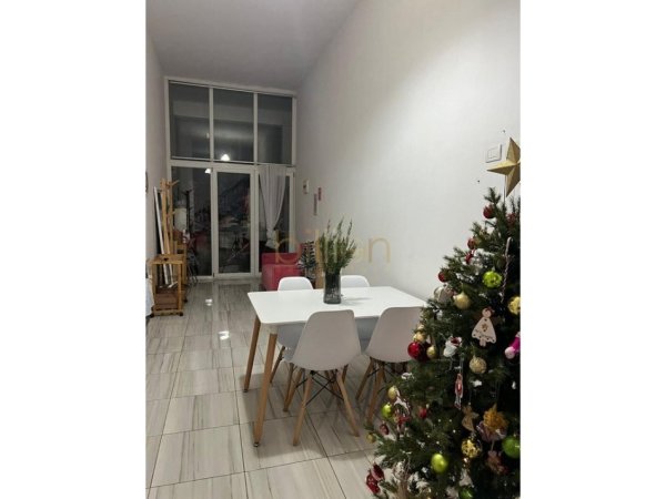 Tirane, shitet apartament duplex 1+1 Kati 1, 60 m² 75.000 € (rruga 5 maji)