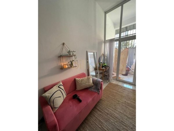 Tirane, shitet apartament duplex 1+1 Kati 1, 60 m² 75.000 € (rruga 5 maji)