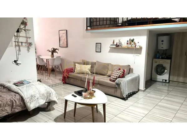 Tirane, shitet apartament duplex 1+1 Kati 1, 60 m² 75.000 € (rruga 5 maji)