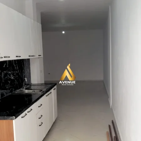 Tirane, jepet me qera apartament 2+1+Ballkon Kati 4, 100 m² 300 € (LINZE)