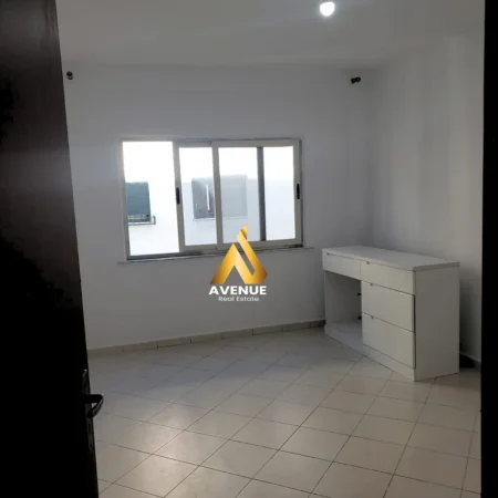 Tirane, jepet me qera apartament 2+1+Ballkon Kati 4, 100 m² 300 € (LINZE)