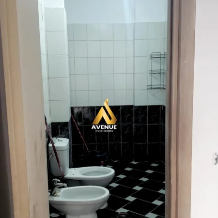 Tirane, jepet me qera apartament 2+1+Ballkon Kati 4, 100 m² 300 € (LINZE)