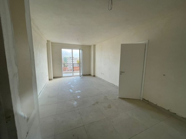 Tirane, shitet apartament 2+1+Ballkon Kati 5, 122 m² 118.840 € (Kamez Rruga Berisha)