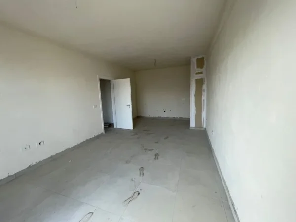 Tirane, shitet apartament 2+1+Ballkon Kati 5, 122 m² 118.840 € (Kamez Rruga Berisha)