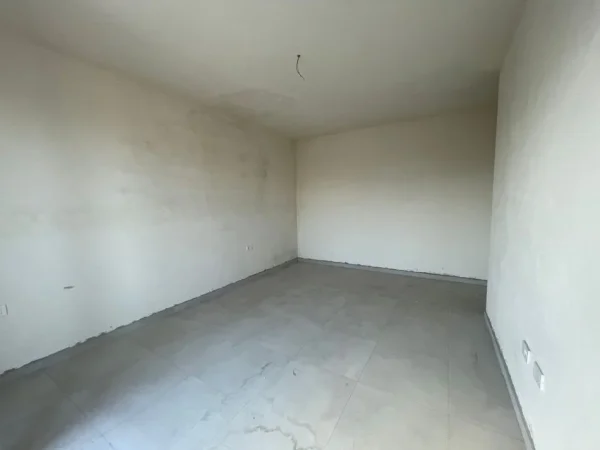 Tirane, shitet apartament 2+1+Ballkon Kati 5, 122 m² 118.840 € (Kamez Rruga Berisha)