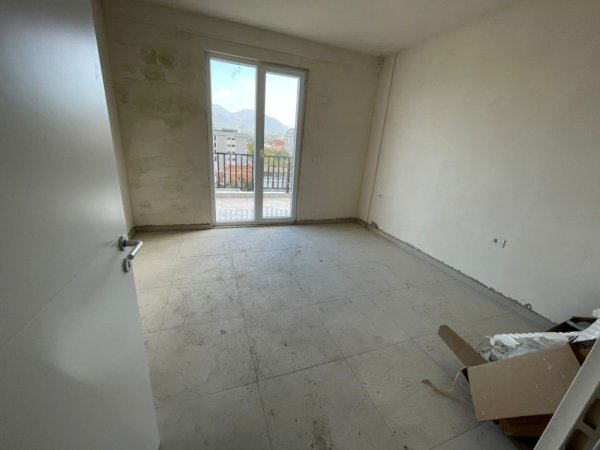 Tirane, shitet apartament 2+1+Ballkon Kati 5, 122 m² 118.840 € (Kamez Rruga Berisha)