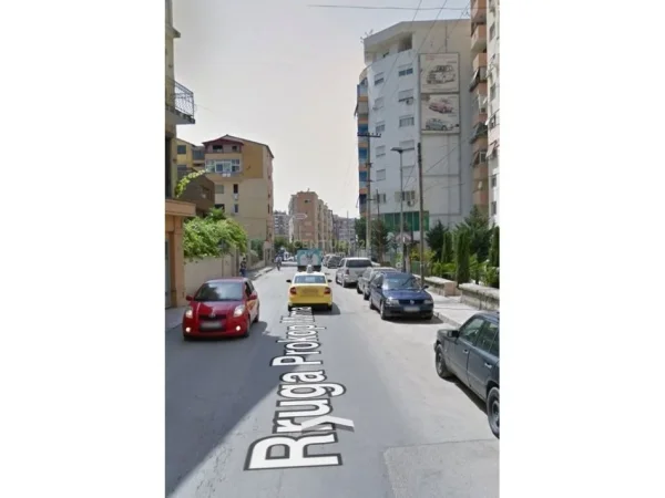 Tirane, shes ambjent biznesi Kati 0, 17 m² 55.000 € (Komuna e Parisit)