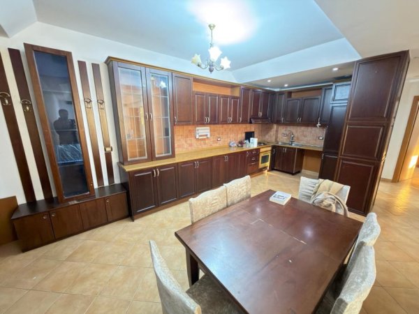 Tirane, jepet me qera apartament 2+1 Kati 6, 700 € 