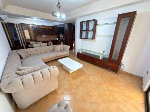Tirane, jepet me qera apartament 2+1 Kati 6, 700 € 