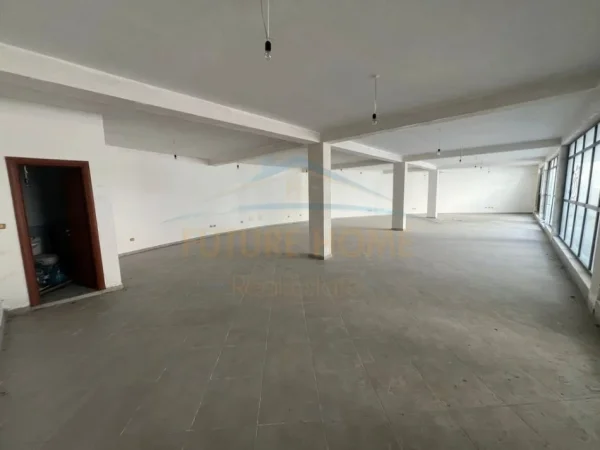 Tirane, shitet ambjent biznesi Kati 0, 186 m² 370.000 € (Liqeni i Thate)