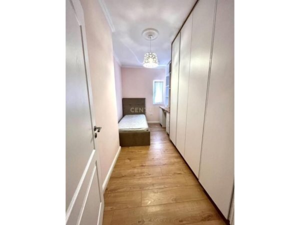 Tirane, jepet me qera apartament 2+1 Kati 5, 70 m² 800 € (Blloku piceri Era)