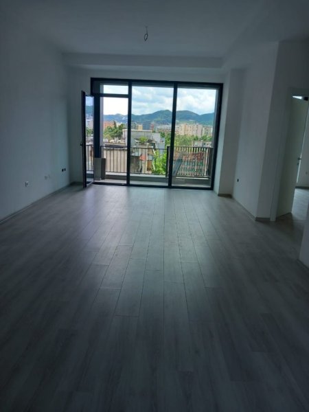 Tirane, jepet me qera zyre Kati 4, 127 m² 1.000 € (Myslym Shyri)