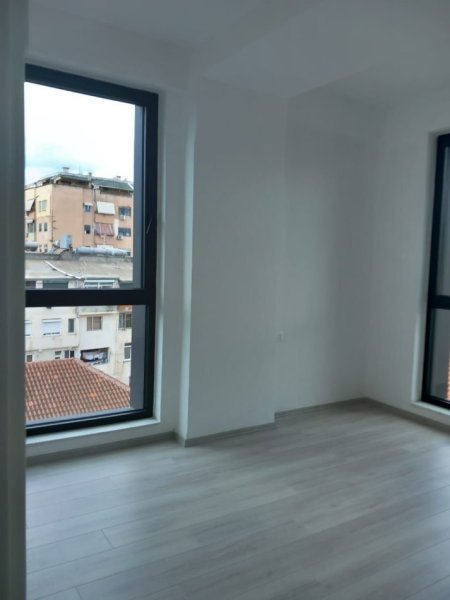 Tirane, jepet me qera zyre Kati 4, 127 m² 1.000 € (Myslym Shyri)