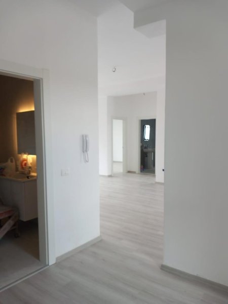 Tirane, jepet me qera zyre Kati 4, 127 m² 1.000 € (Myslym Shyri)