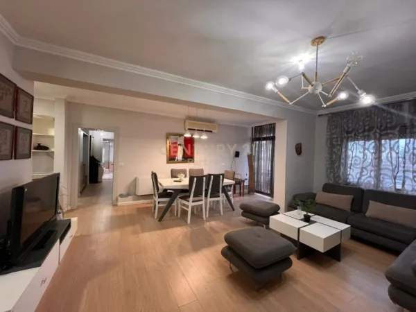 Tirane, jap me qera apartament 3+1+Ballkon Kati 6, 126 m² 1.100 € (Sheshi Skenderbej)