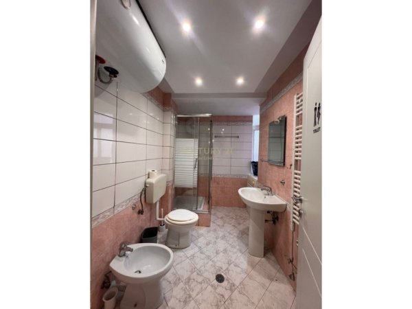 Tirane, jap me qera apartament 3+1+Ballkon Kati 6, 126 m² 1.100 € (Sheshi Skenderbej)