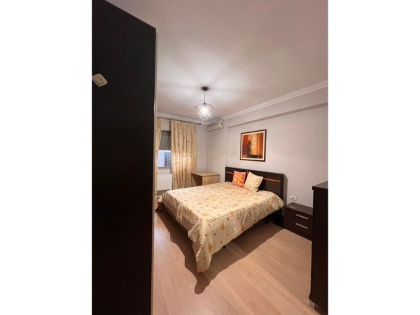Tirane, jap me qera apartament 3+1+Ballkon Kati 6, 126 m² 1.100 € (Sheshi Skenderbej)