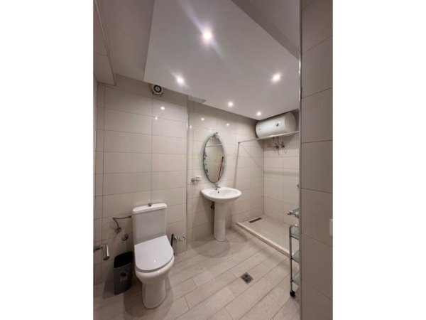 Tirane, jap me qera apartament 3+1+Ballkon Kati 6, 126 m² 1.100 € (Sheshi Skenderbej)