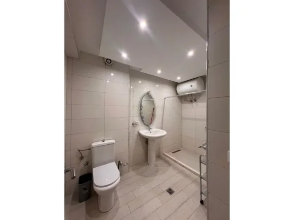 Tirane, jap me qera apartament 3+1+Ballkon Kati 6, 126 m² 1.100 € (Sheshi Skenderbej)
