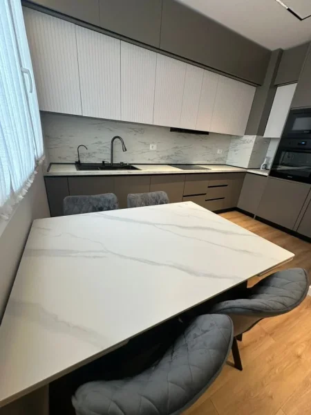 Tirane, shitet apartament 2+1+Ballkon Kati 7, 105 m² 210.000 € (River Residence)