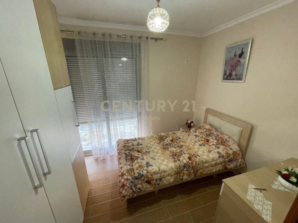 Tirane, jepet me qera apartament 1+1 Kati 3, 80 m² 600 € (Liqeni Thatr)