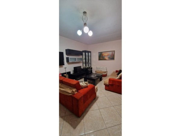 Tirane, jepet me qera apartament 2+1 Kati 3, 100 m² 700 € (Report Tv)