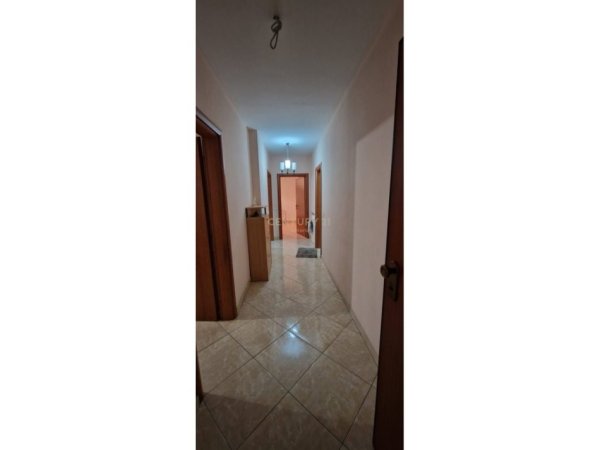 Tirane, jepet me qera apartament 2+1 Kati 3, 100 m² 700 € (Report Tv)