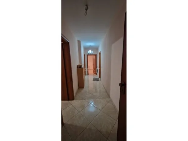 Tirane, jepet me qera apartament 2+1 Kati 3, 100 m² 700 € (Report Tv)