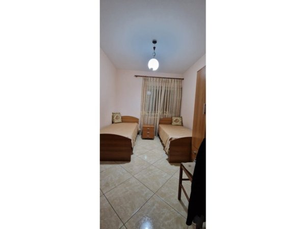 Tirane, jepet me qera apartament 2+1 Kati 3, 100 m² 700 € (Report Tv)