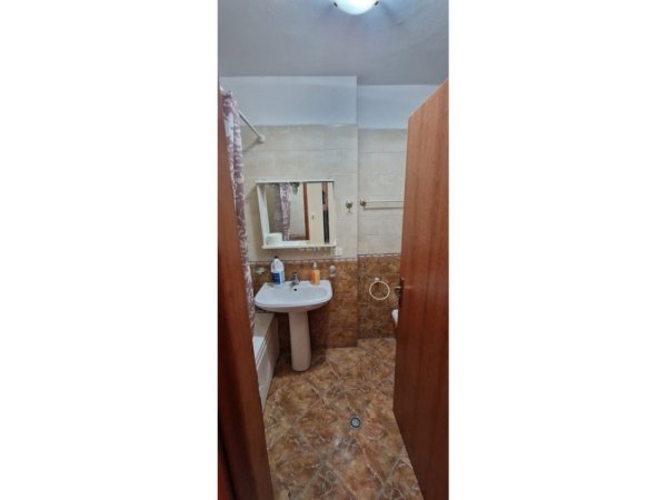 Tirane, jepet me qera apartament 2+1 Kati 3, 100 m² 700 € (Report Tv)