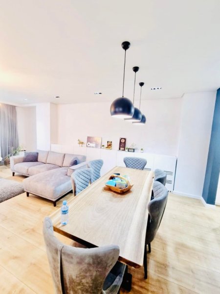 Tirane, shitet apartament 2+1 , 170 m² 580.000 € (Vesa Center)