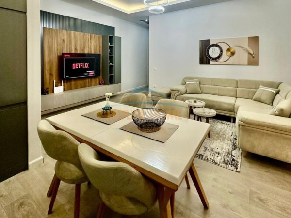 Tirane, jepet me qera apartament 2+1+Ballkon Kati 1, 114 m² 1.300 € (Kompleksi Delijorgji)