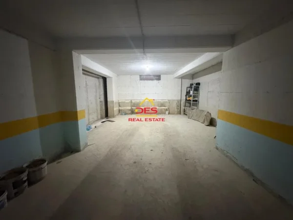 Vlore, shitet garazh | post parkimi Kati -1, 60 m² (Rruga Gjergj Arianiti)