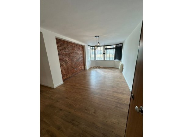 Tirane, jap me qera ambjent biznesi Kati 2, 113 m² 1.000 € (Komuna e Parisit)