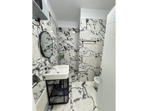 Tirane, jepet me qera apartament 2+1 Kati 2, 116 m² 800 € (Unaza e Re)