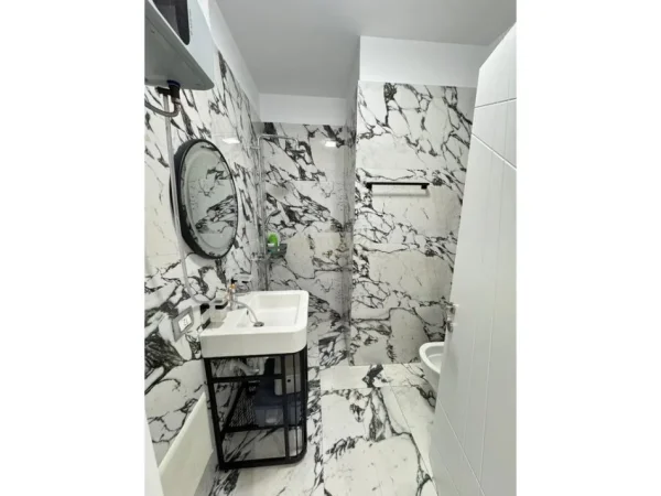 Tirane, jepet me qera apartament 2+1 Kati 2, 116 m² 800 € (Unaza e Re)