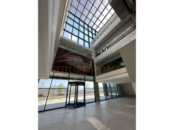 Shqiperi, jepet me qera ambjent biznesi , 4.542 m² 30.000 € 