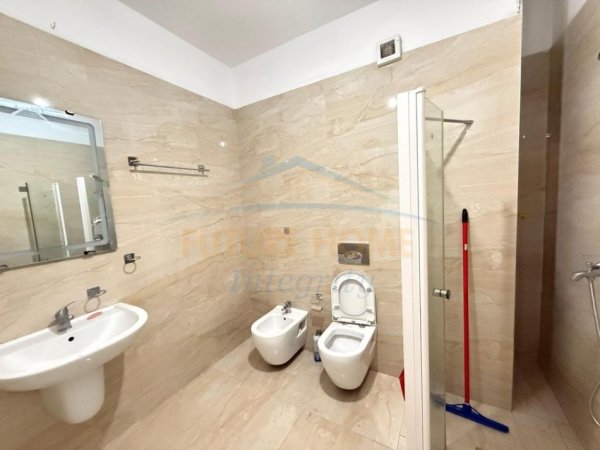 Tirane, shitet apartament 3+1+Ballkon Kati 6, 131 m² 236.000 € 