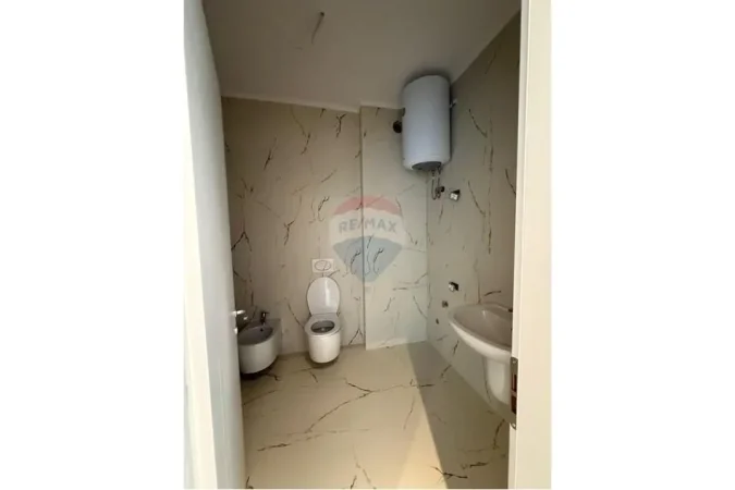 Tirane, shitet apartament 1+1+Ballkon Kati 1, 129 m² 235.000 € (Ish Fusha e Aviacionit)