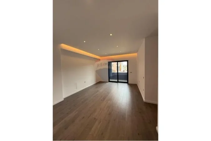 Tirane, shitet apartament 1+1+Ballkon Kati 1, 129 m² 235.000 € (Ish Fusha e Aviacionit)