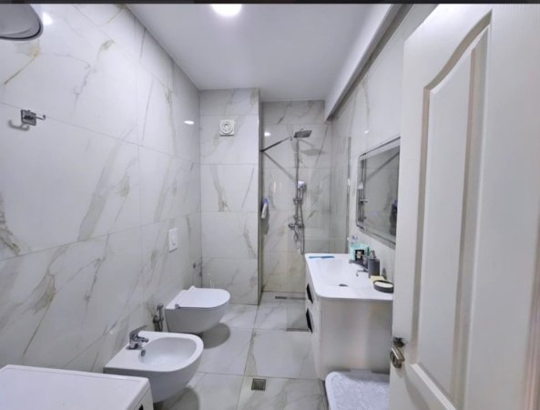 Tirane, shitet apartament 2+1 , 125 m² 184.000 € (Yzberisht)