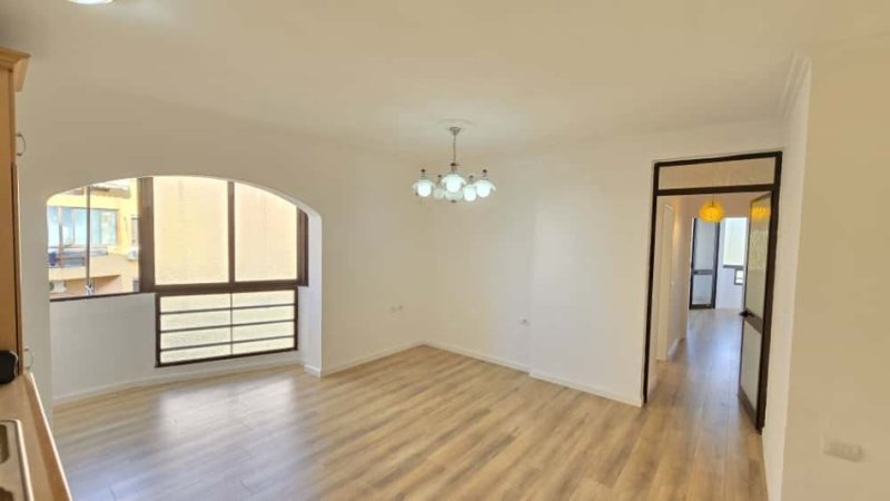 Tirane, shes apartament 2+1+Ballkon Kati 5, 81 m² 165.000 € (Ish Fusha e Aviacionit)