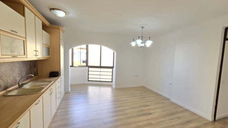 Tirane, shes apartament 2+1+Ballkon Kati 5, 81 m² 165.000 € (Ish Fusha e Aviacionit)