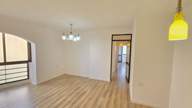 Tirane, shes apartament 2+1+Ballkon Kati 5, 81 m² 165.000 € (Ish Fusha e Aviacionit)