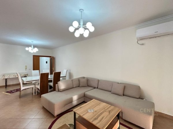 Tirane, jepet me qera apartament 2+1+Ballkon Kati 3, 120 m² 950 € (Rruga e Kavajes)