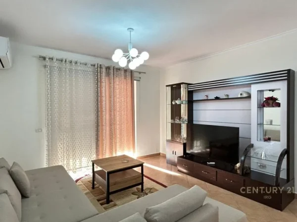 Tirane, jepet me qera apartament 2+1+Ballkon Kati 3, 120 m² 950 € (Rruga e Kavajes)