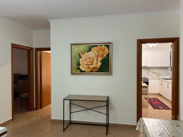 Tirane, jepet me qera apartament 2+1+Ballkon Kati 3, 120 m² 950 € (Rruga e Kavajes)